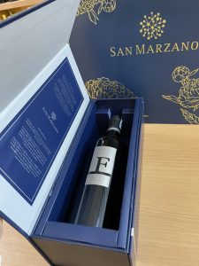 Cái tên Rượu Vang F được đặt bởi “F” như trong Feudi di San Marzano, <span class='marker'>1</span> <span class='marker'>loại</span> tên gắn <span class='marker'>ngay lập tức</span> <span class='marker'>với</span> lịch sử của họ. Negroamaro đã đi vào lịch sử
